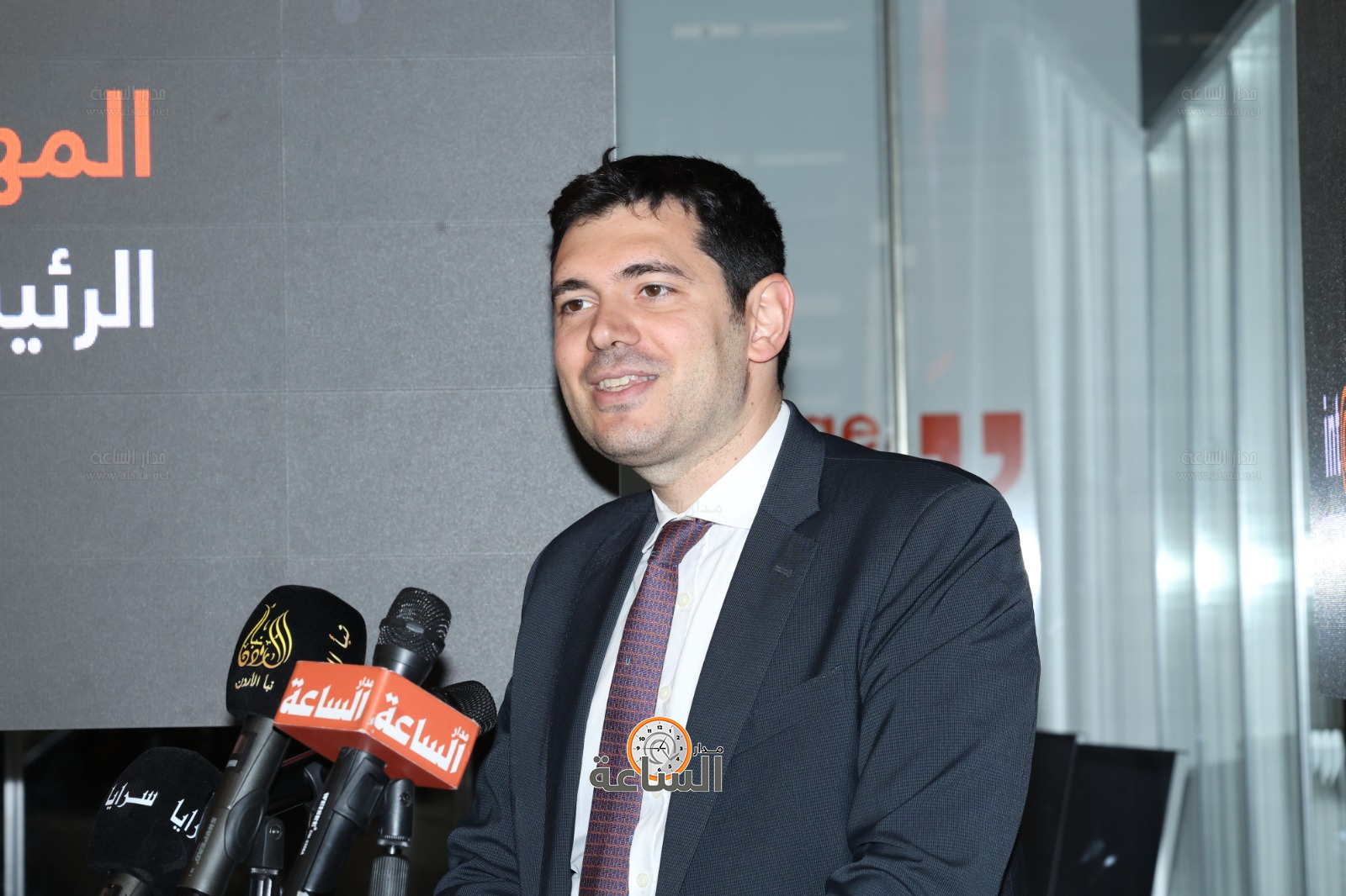 Madar Al-Saa Images 0.577850452412328