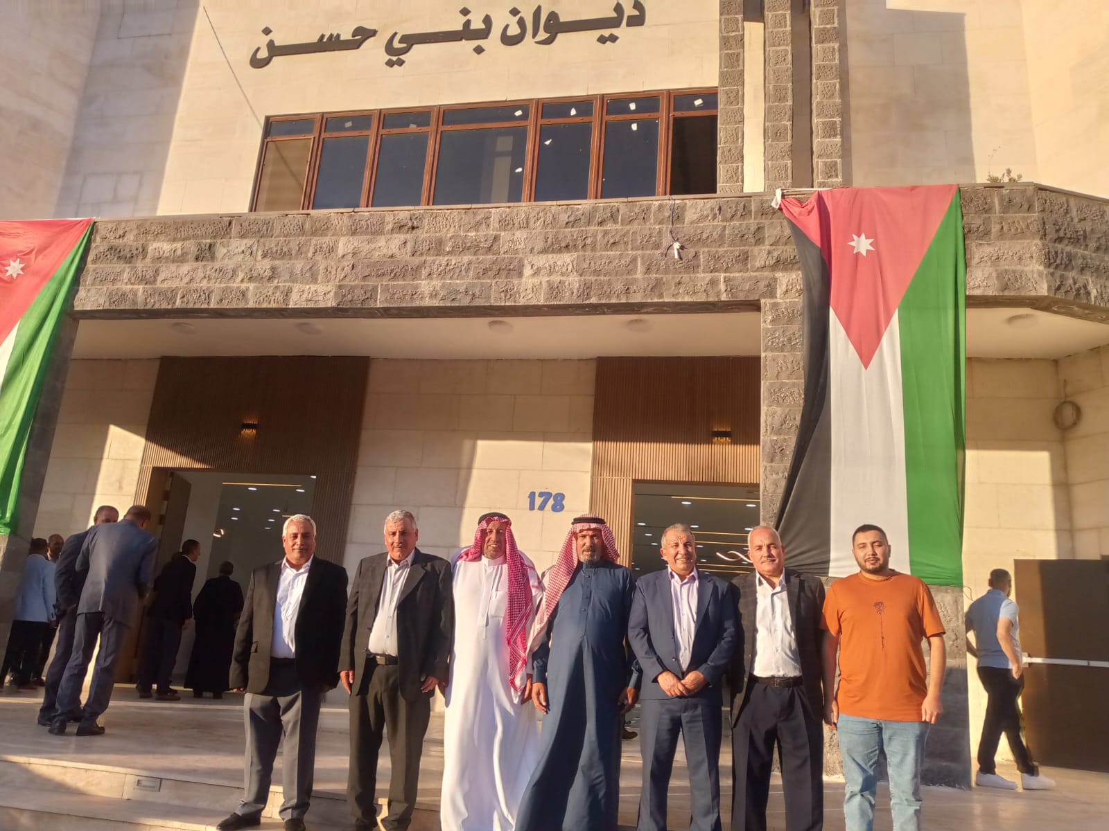 Madar Al-Saa Images 0.752235423680669