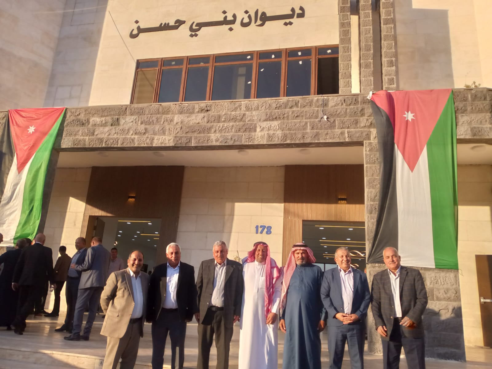 Madar Al-Saa Images 0.7653531657705321