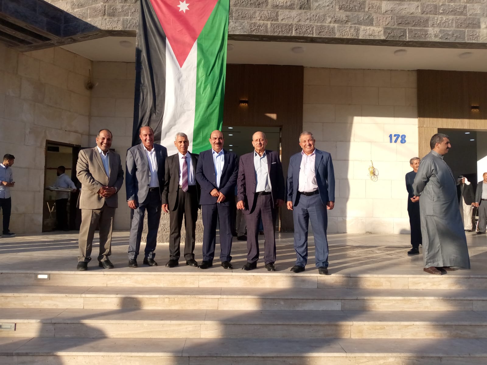 Madar Al-Saa Images 0.4797018774159051