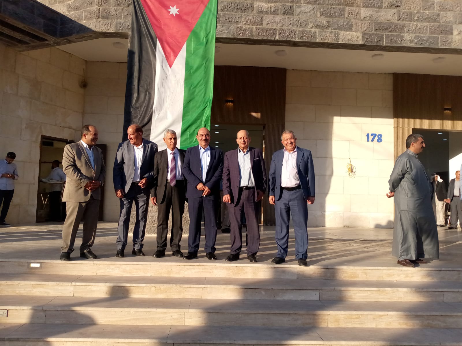 Madar Al-Saa Images 0.7651563036601102