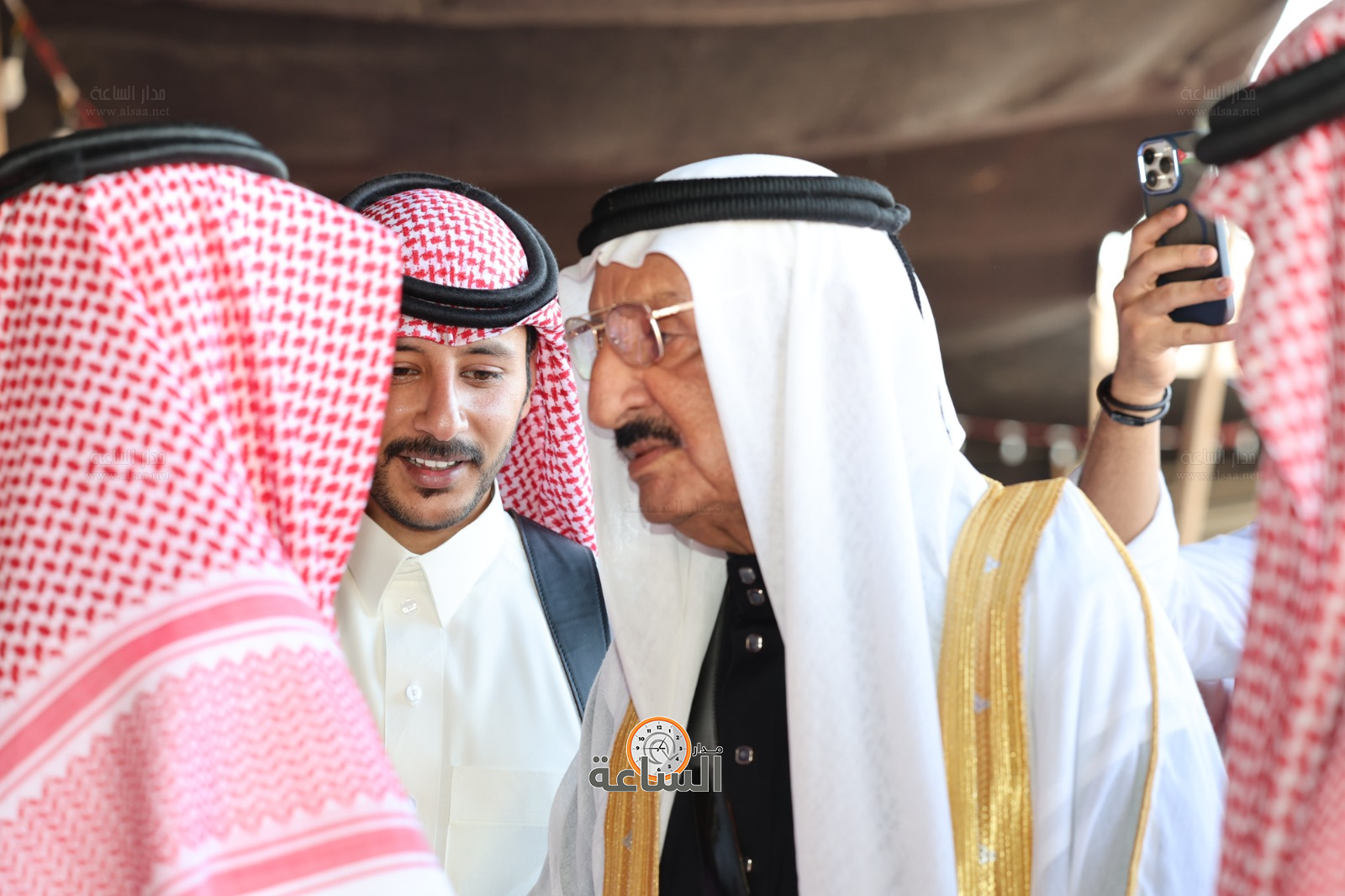 Madar Al-Saa Images 0.43093523785515675