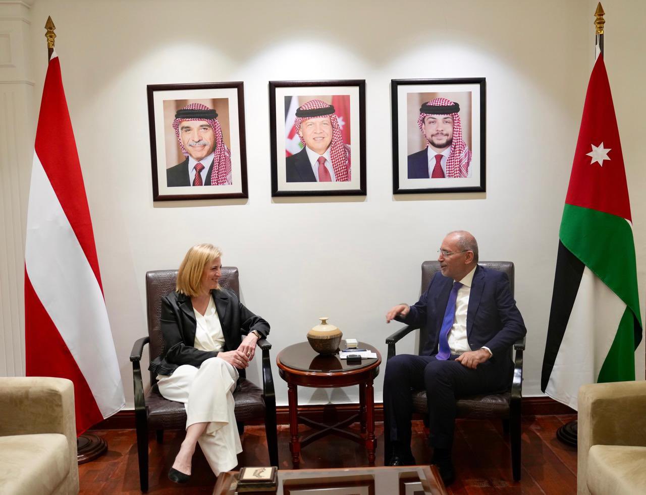 Madar Al-Saa Images 0.41381980442562194