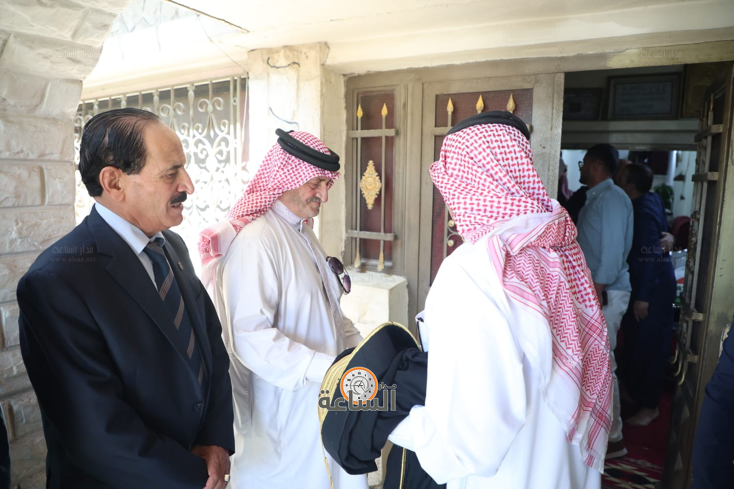 Madar Al-Saa Images 0.011683742906530847