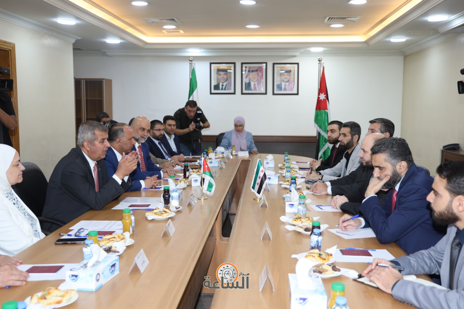 Madar Al-Saa Images 0.4170880960882283