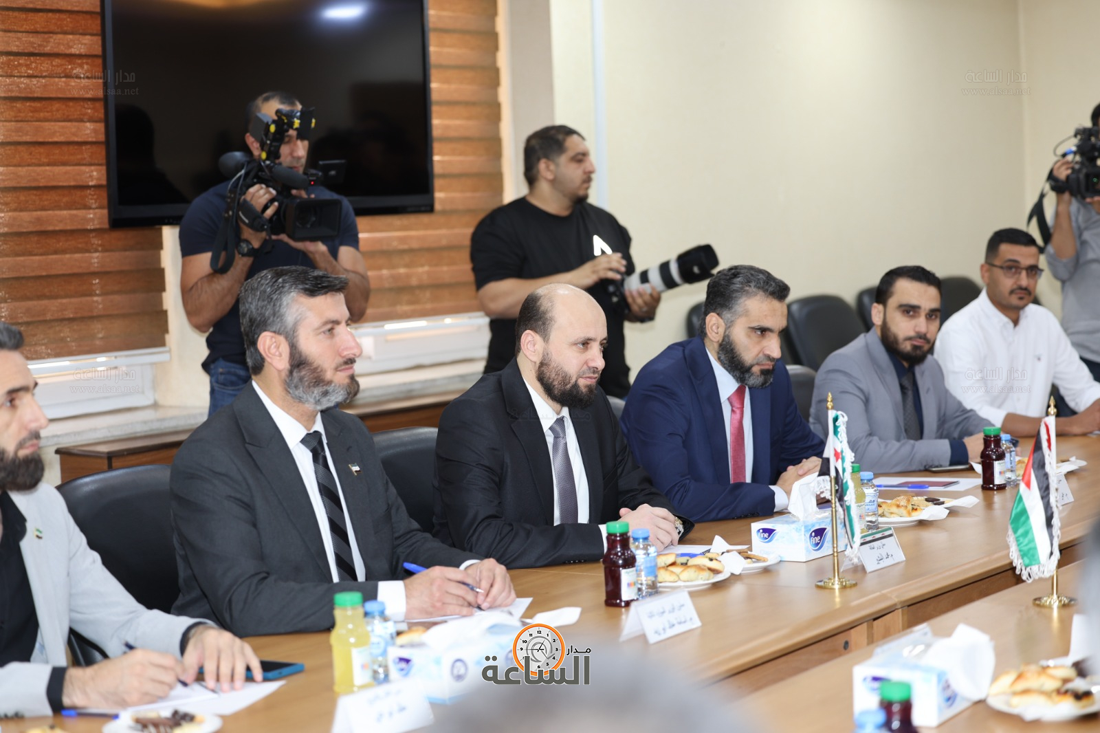 Madar Al-Saa Images 0.16442836260113614