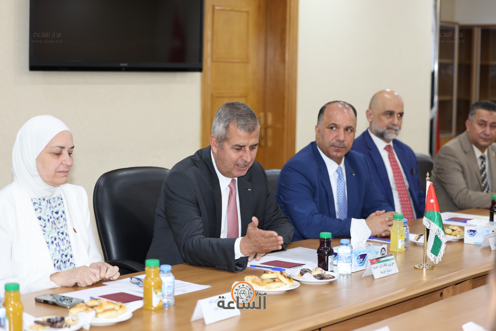 Madar Al-Saa Images 0.7600158209749259