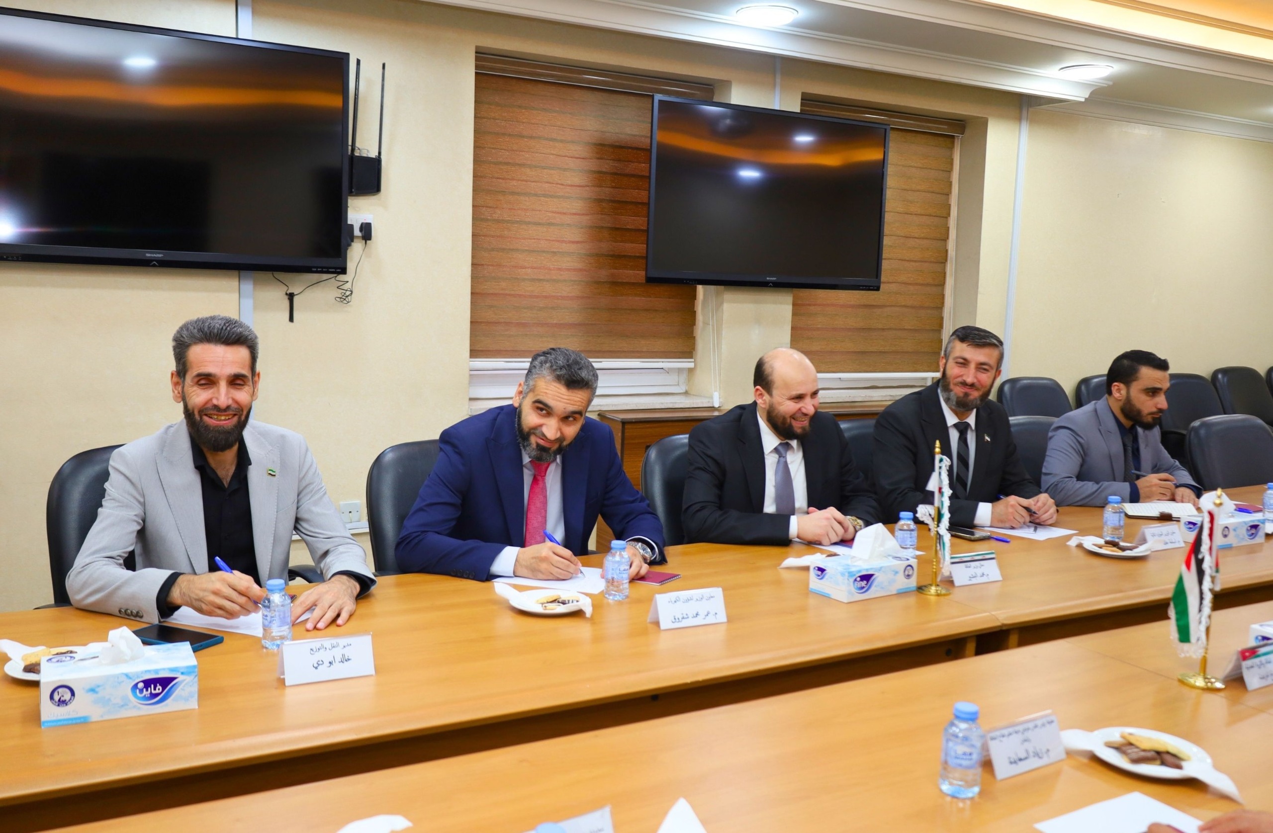 Madar Al-Saa Images 0.47353875136444035