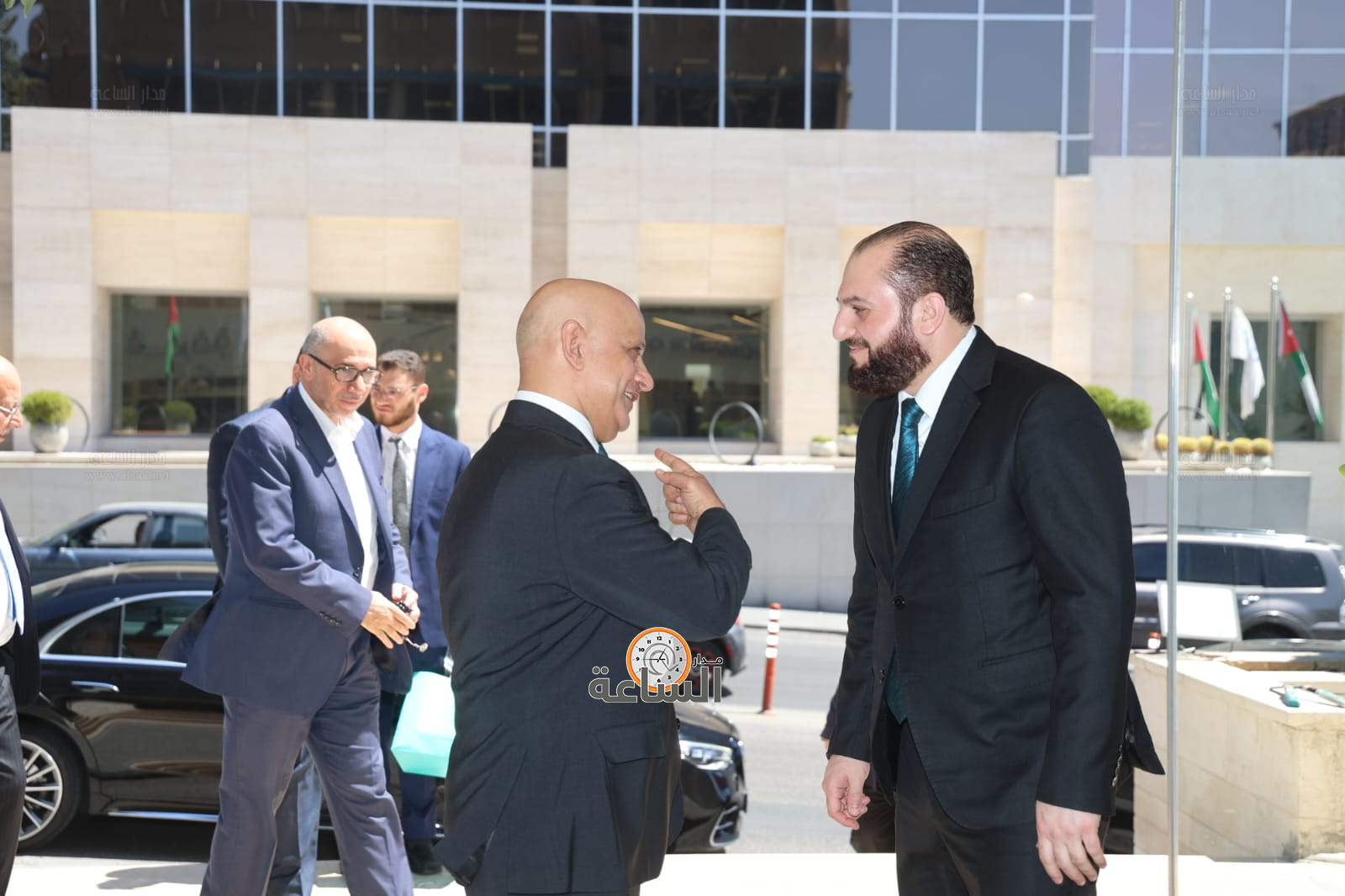 Madar Al-Saa Images 0.07017001818620427