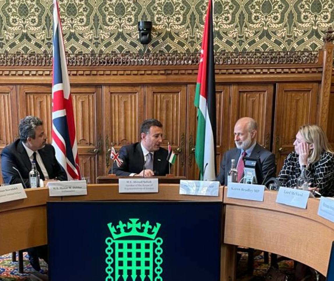 Madar Al-Saa Images 0.3503776687195016