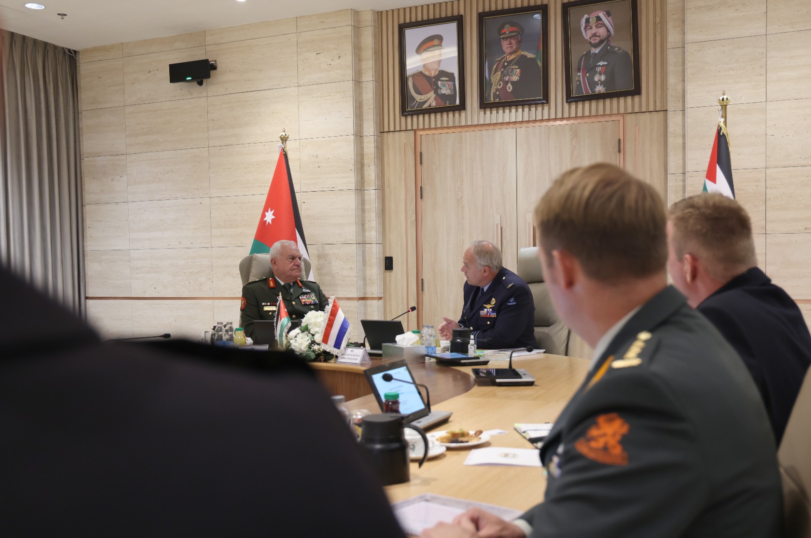 Madar Al-Saa Images 0.402975536239487