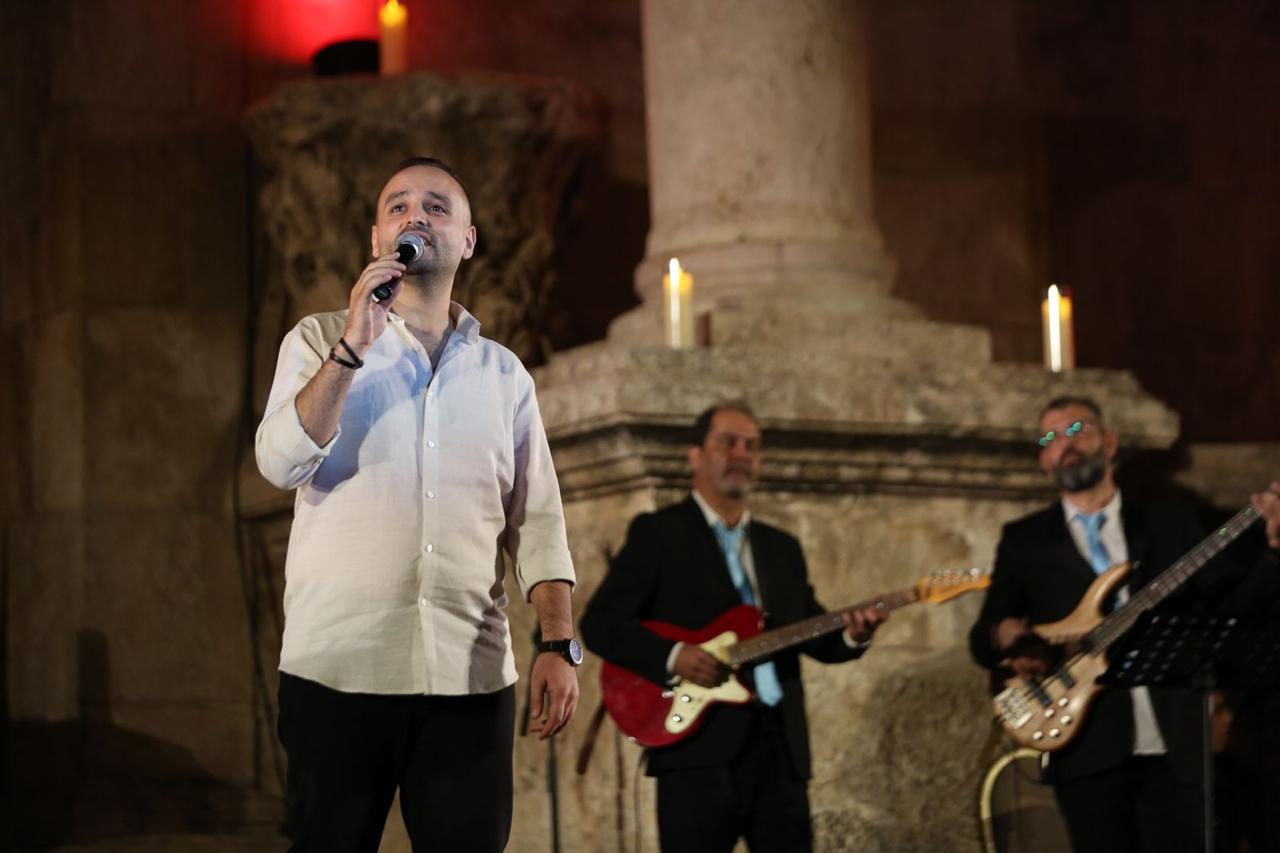 Madar Al-Saa Images 0.454548545438357