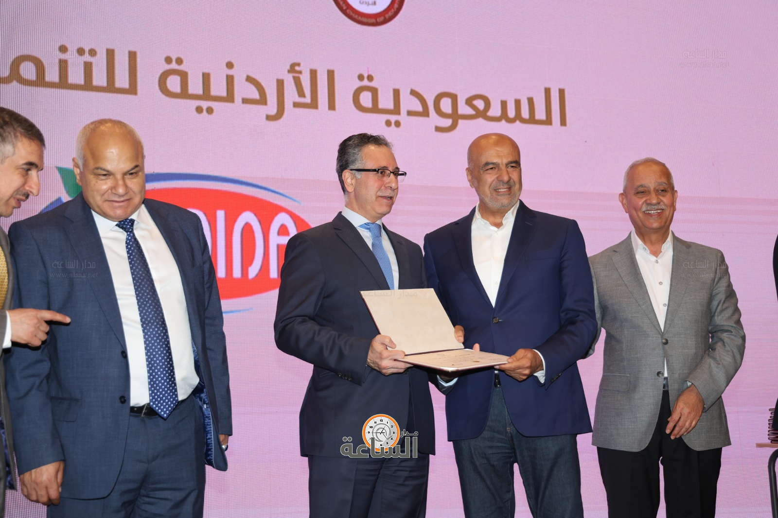 Madar Al-Saa Images 0.9006108657133947