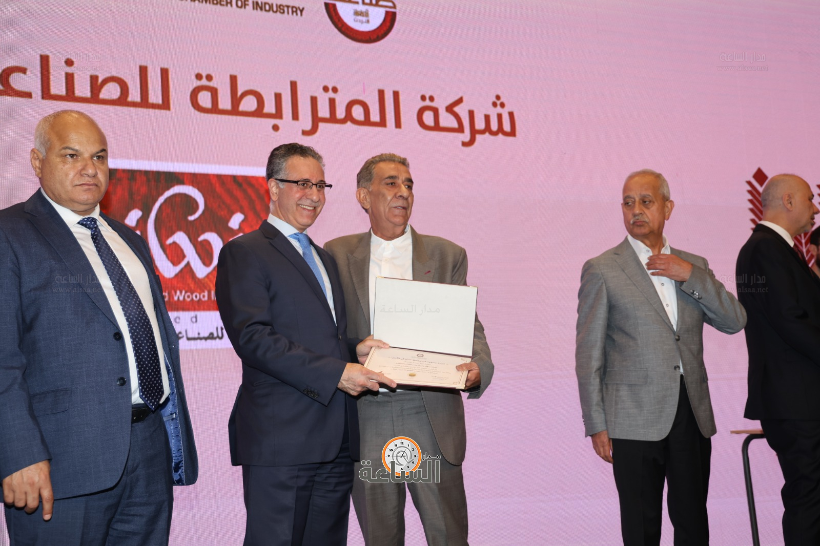 Madar Al-Saa Images 0.8142017585008302