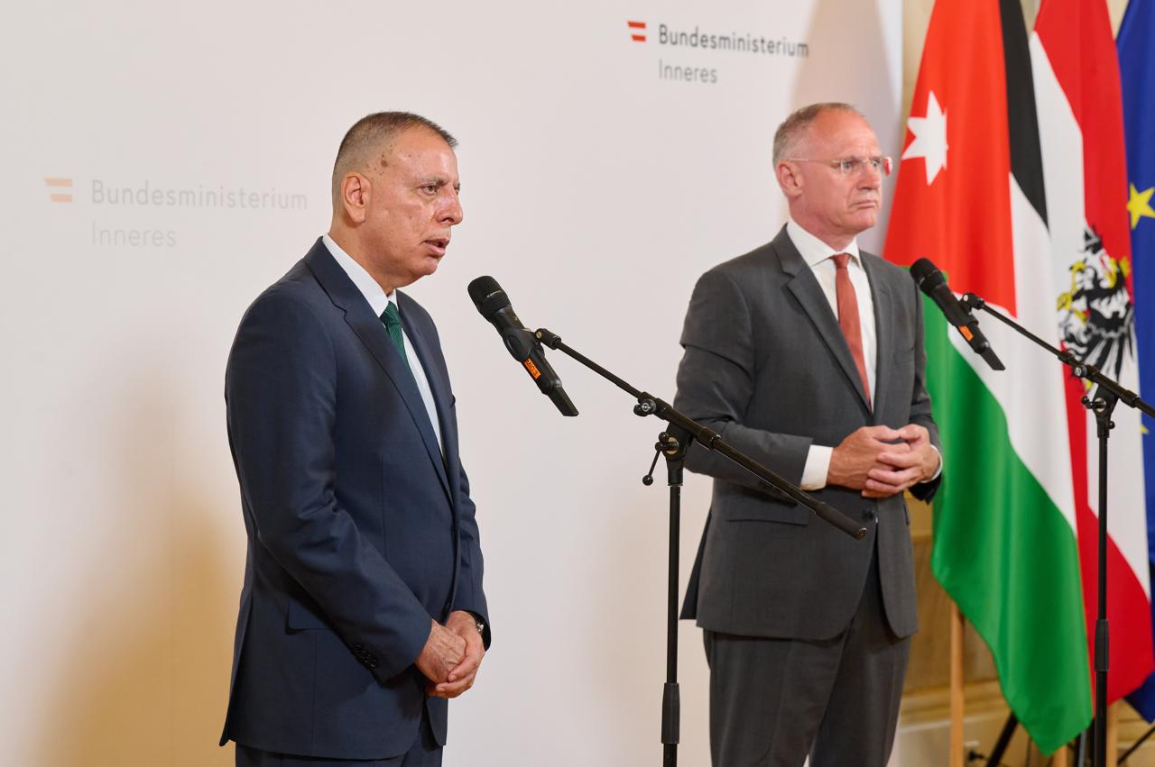 Madar Al-Saa Images 0.36432818159110103