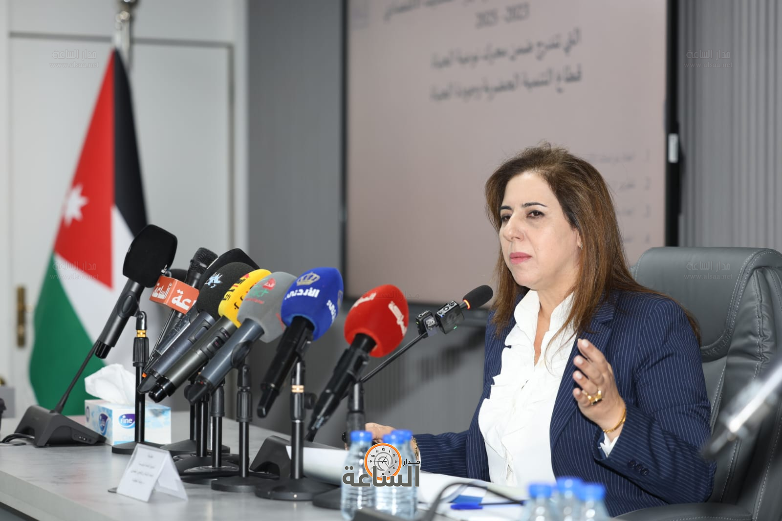 Madar Al-Saa Images 0.8423618436221677