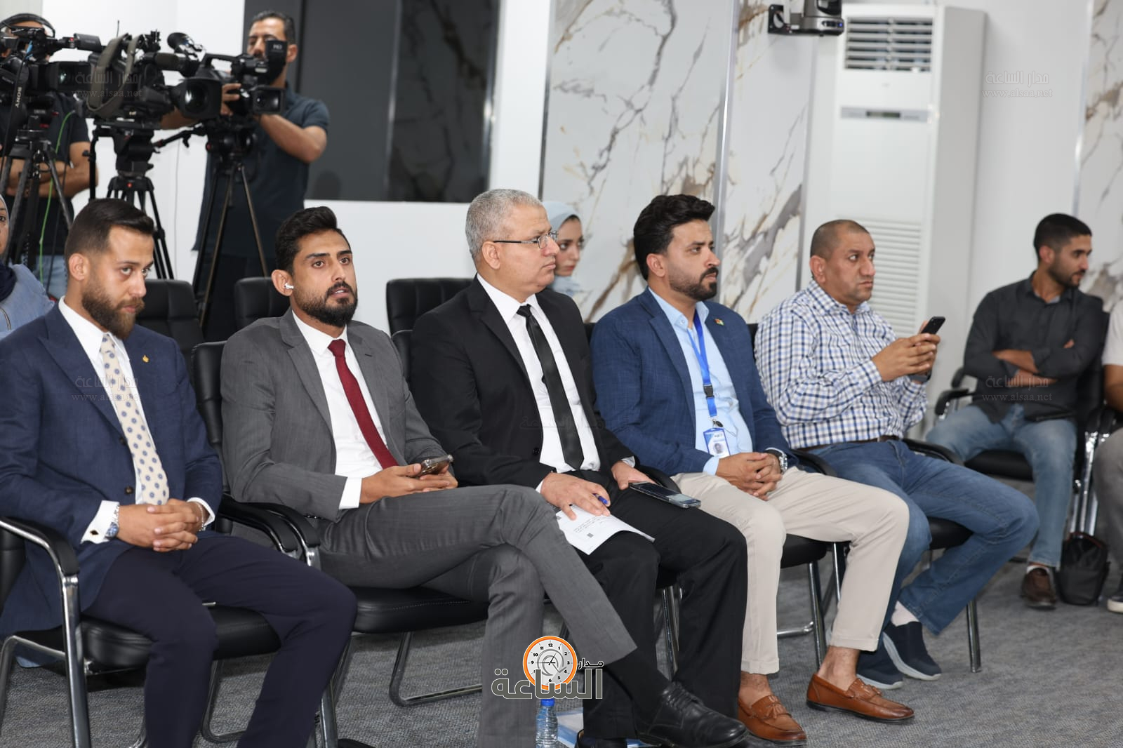 Madar Al-Saa Images 0.25043499169342764