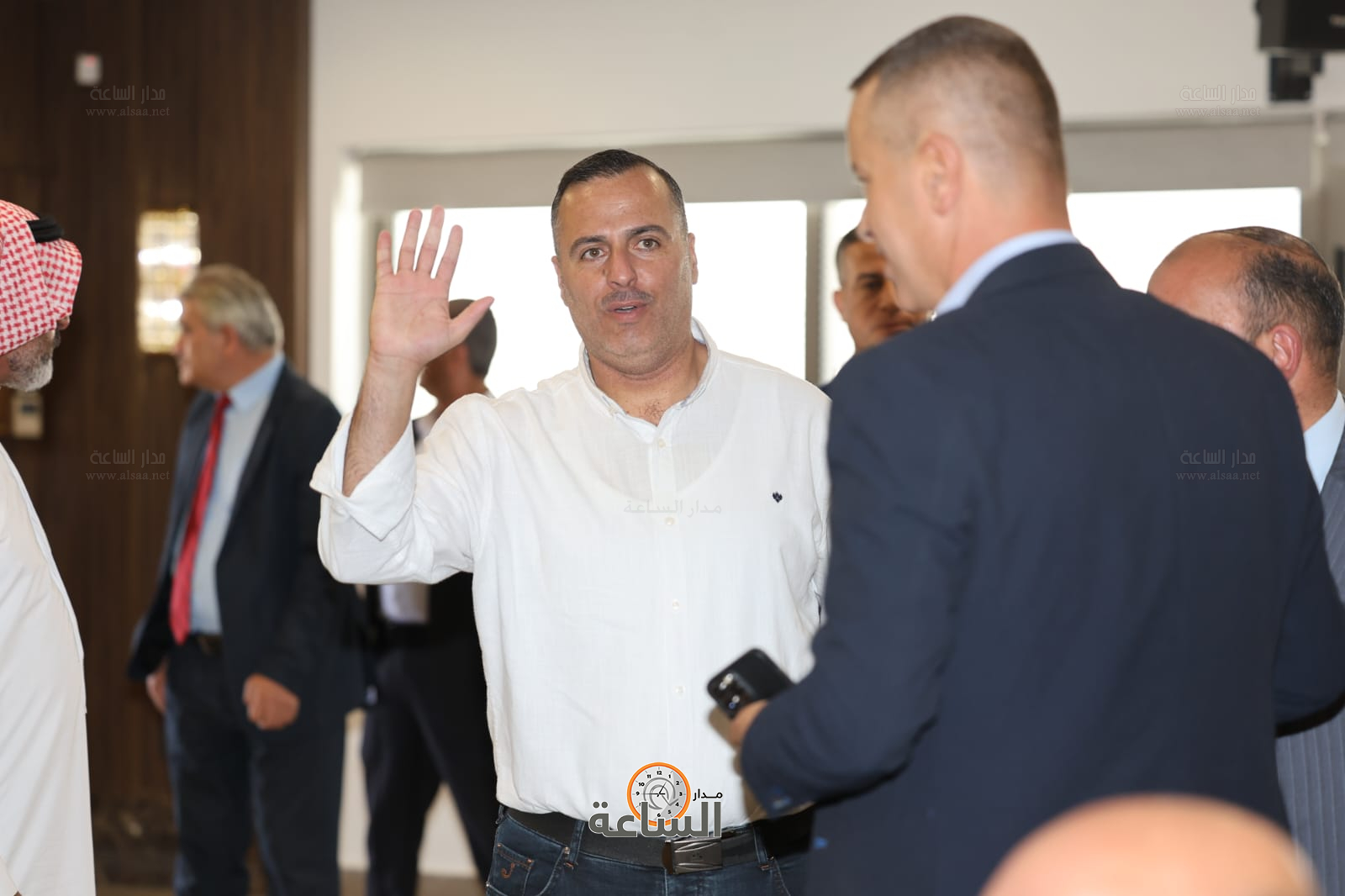 Madar Al-Saa Images 0.8651131216888226