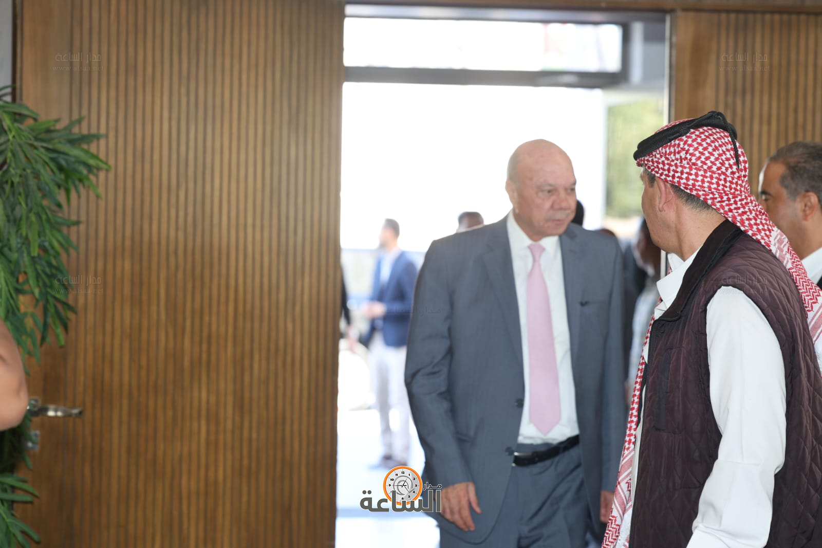 Madar Al-Saa Images 0.9559577191383546