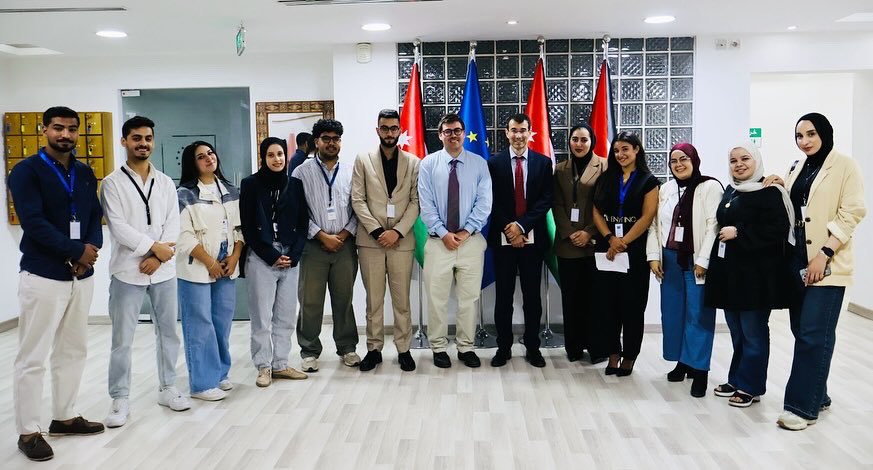 Madar Al-Saa Images 0.8076847643093169