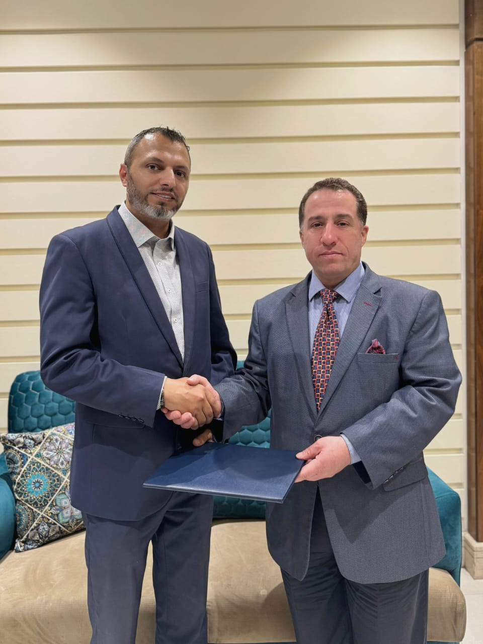 Madar Al-Saa Images 0.9570872607082642