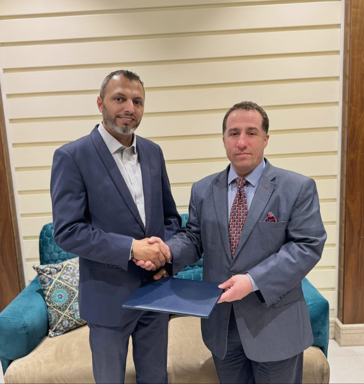 Madar Al-Saa Images 0.014360230835565702