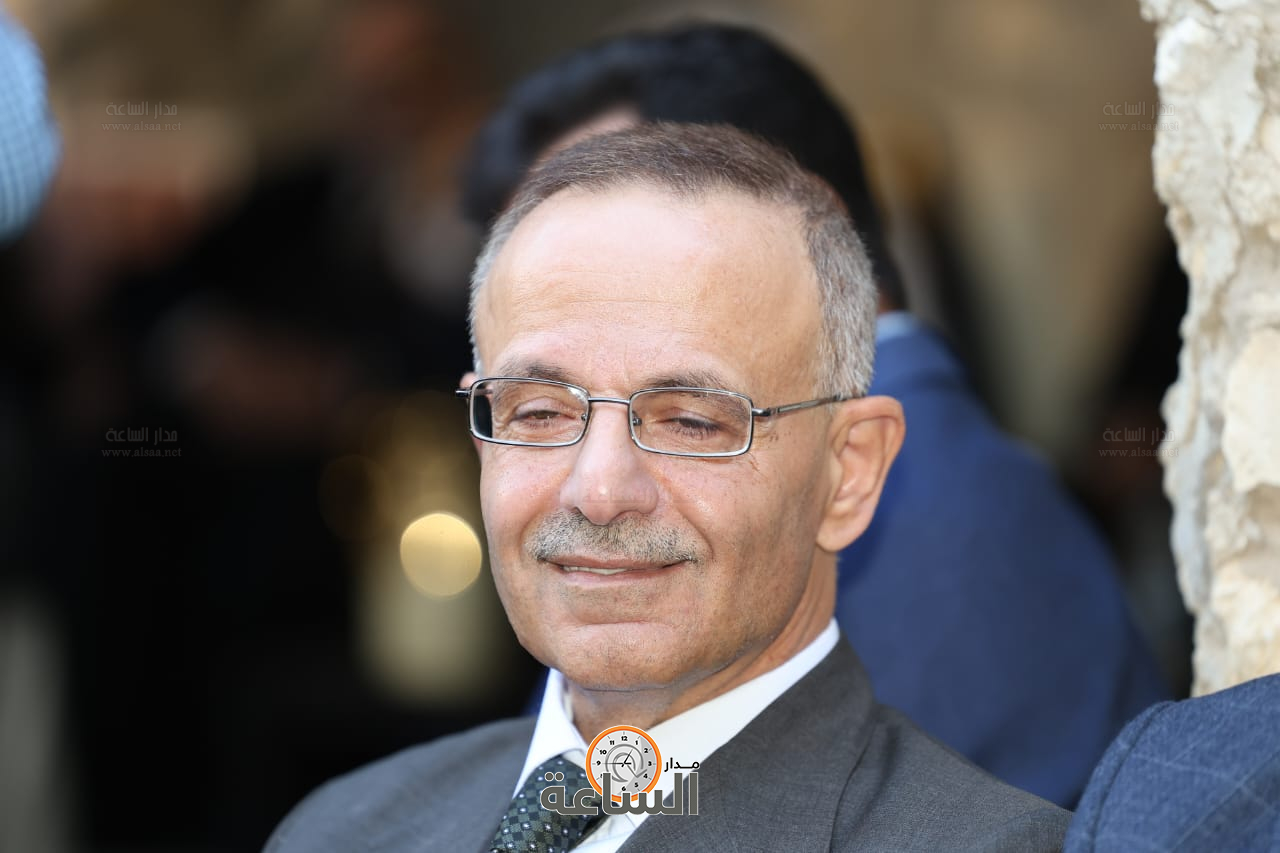 Madar Al-Saa Images 0.7364954429228657