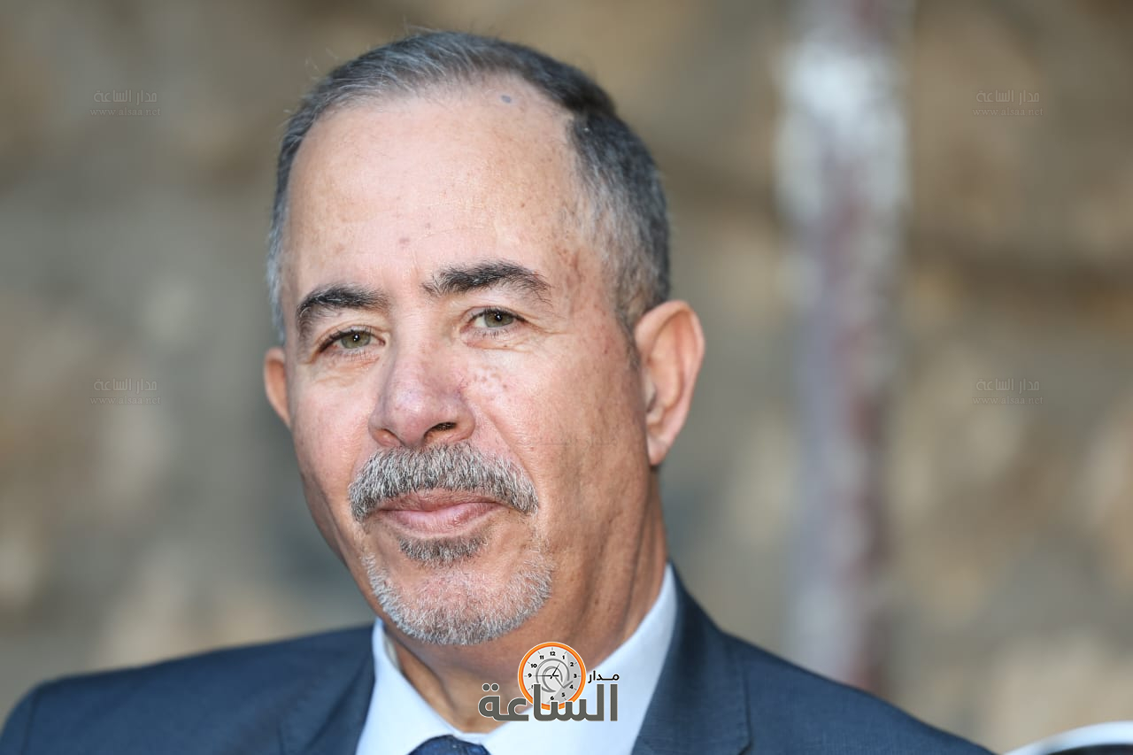 Madar Al-Saa Images 0.8582515812812187