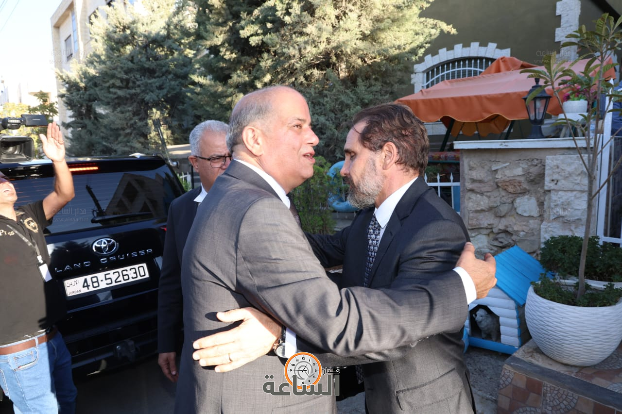 Madar Al-Saa Images 0.44269801670881503