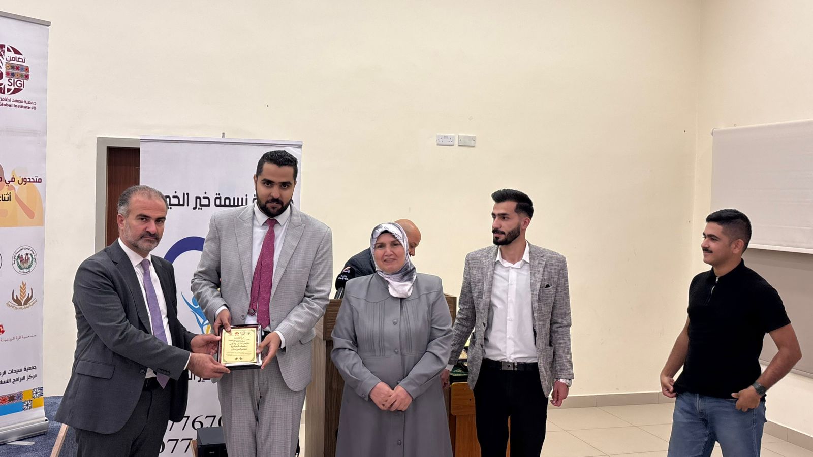 Madar Al-Saa Images 0.7139340352013871