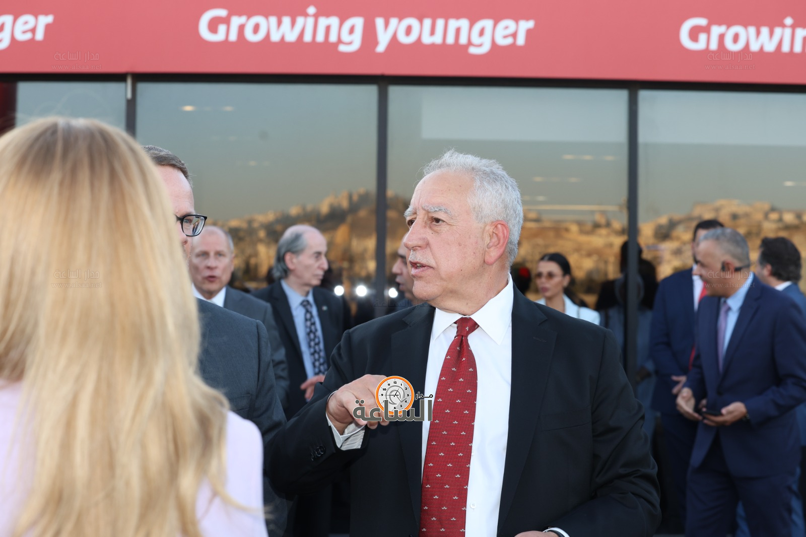 Madar Al-Saa Images 0.3854437904266631