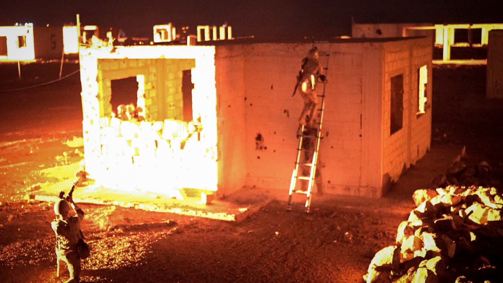 Madar Al-Saa Images 0.11817238841663524