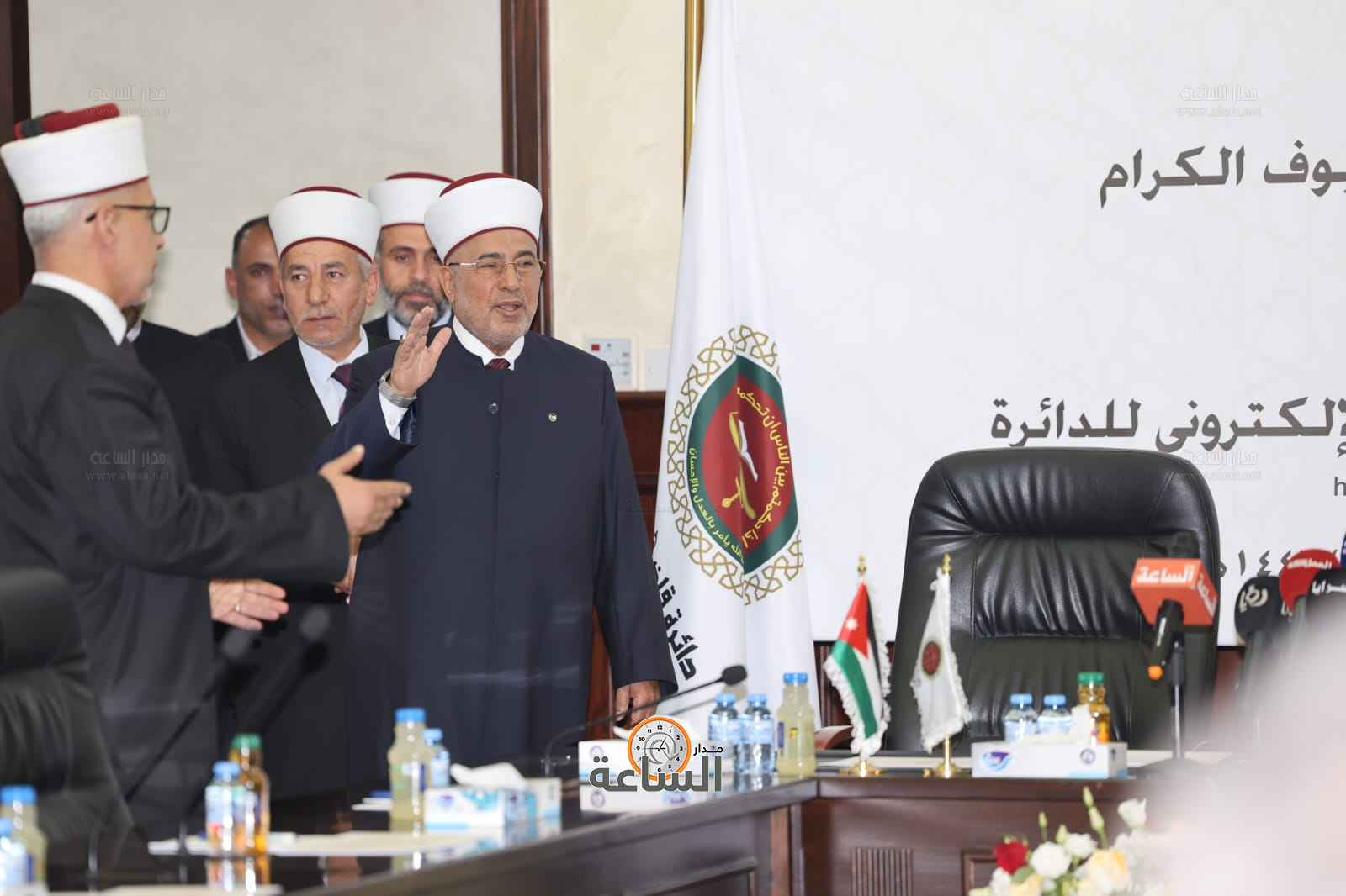 Madar Al-Saa Images 0.008312150728194467