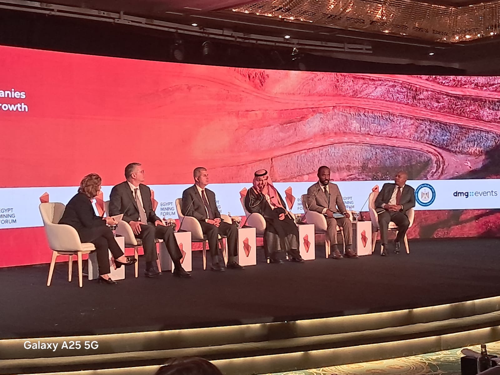 Madar Al-Saa Images 0.16021371908680127