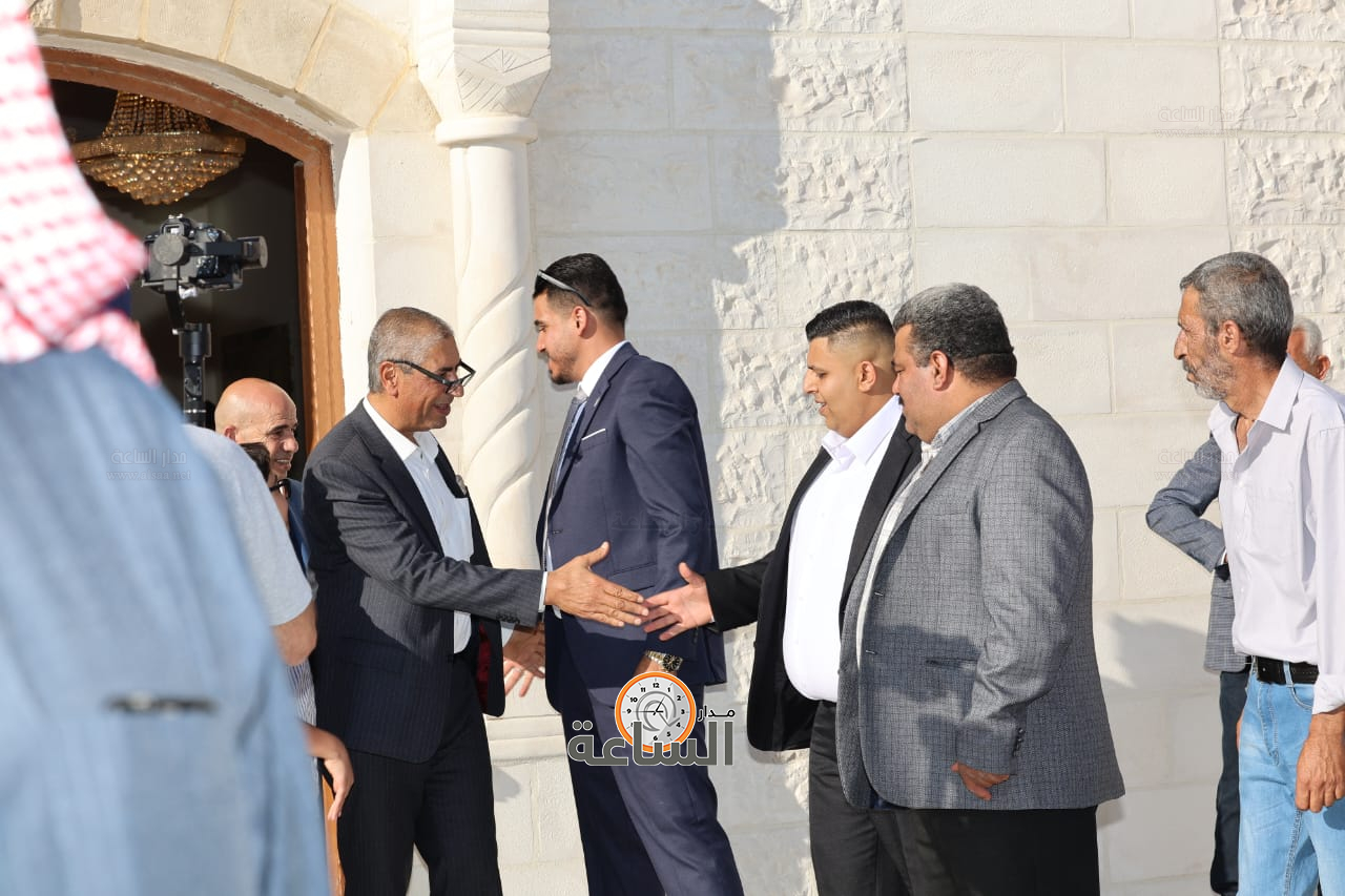 Madar Al-Saa Images 0.6195495472136779