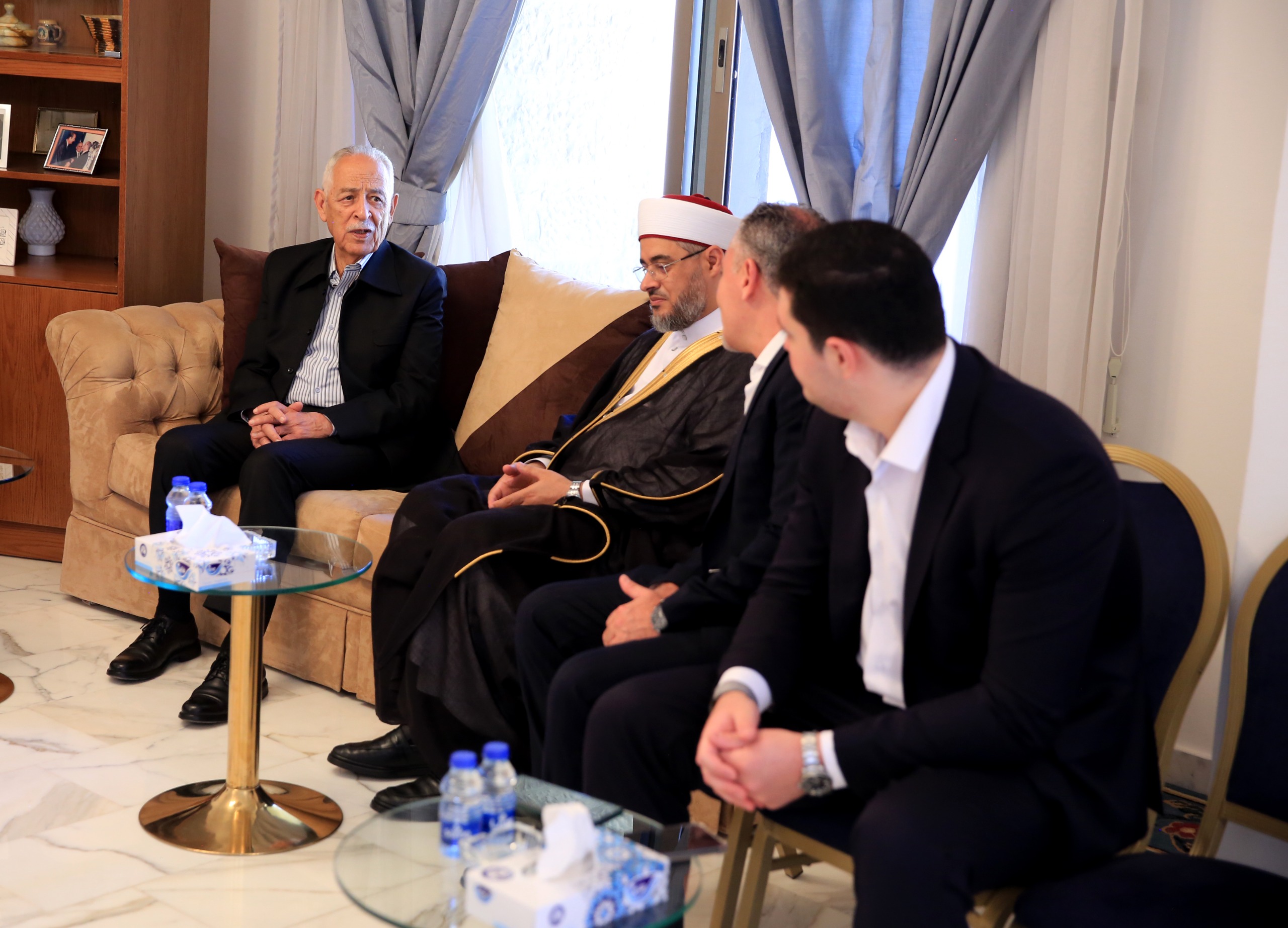 Madar Al-Saa Images 0.4065582406070689