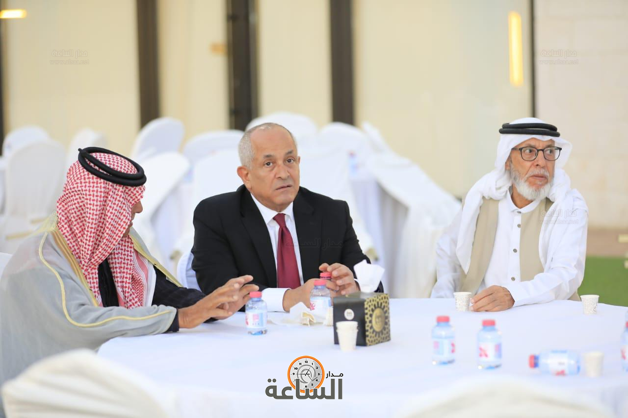 Madar Al-Saa Images 0.04858429046198298