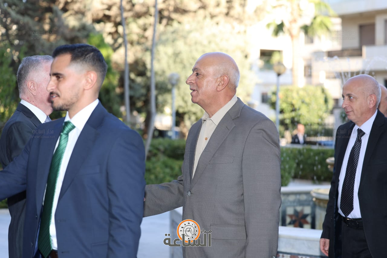 Madar Al-Saa Images 0.3287857377174377