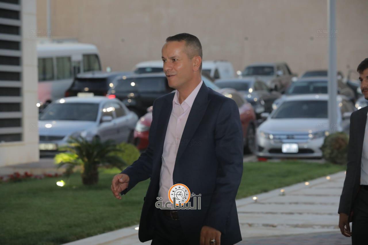 Madar Al-Saa Images 0.9908864351472755