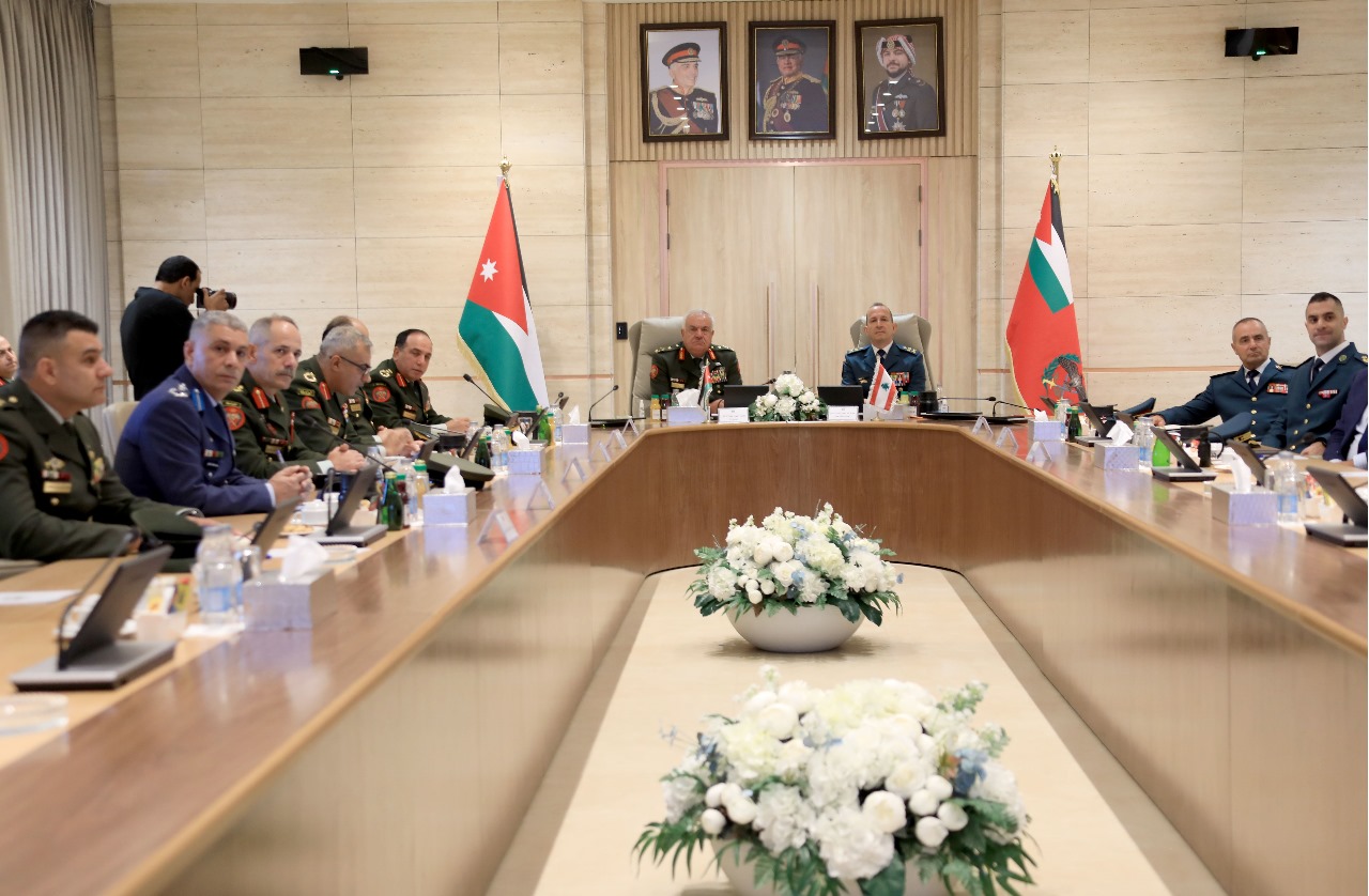 Madar Al-Saa Images 0.012209350690339793