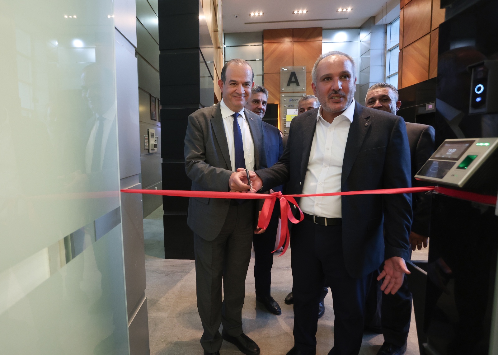 Madar Al-Saa Images 0.002084794003411883