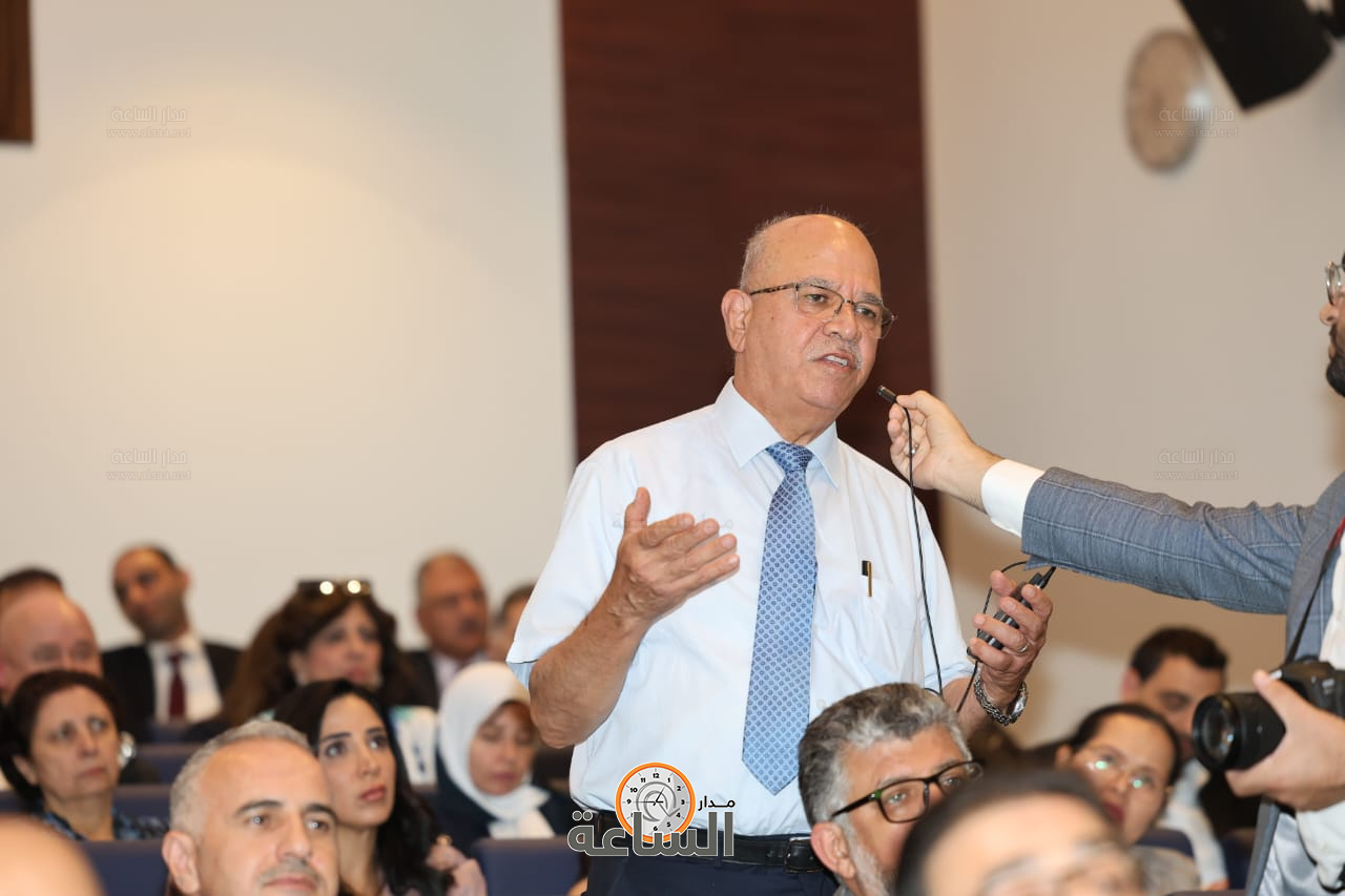 Madar Al-Saa Images 0.42618623665335376