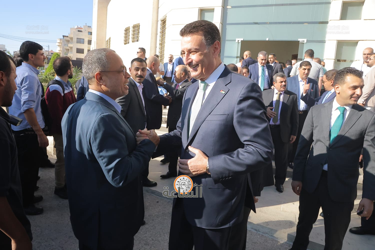 Madar Al-Saa Images 0.5094967448648267