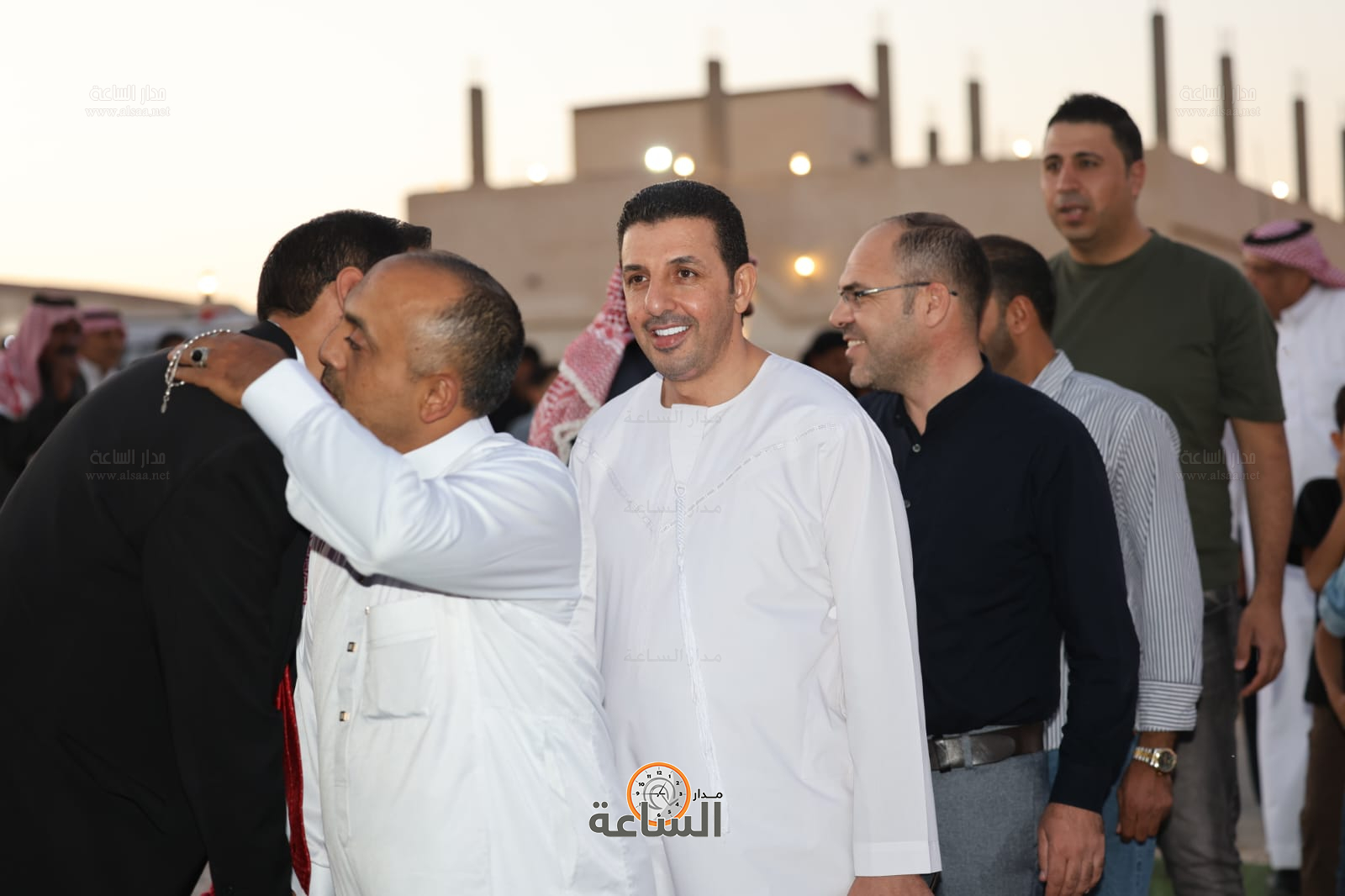 Madar Al-Saa Images 0.8421298940593989