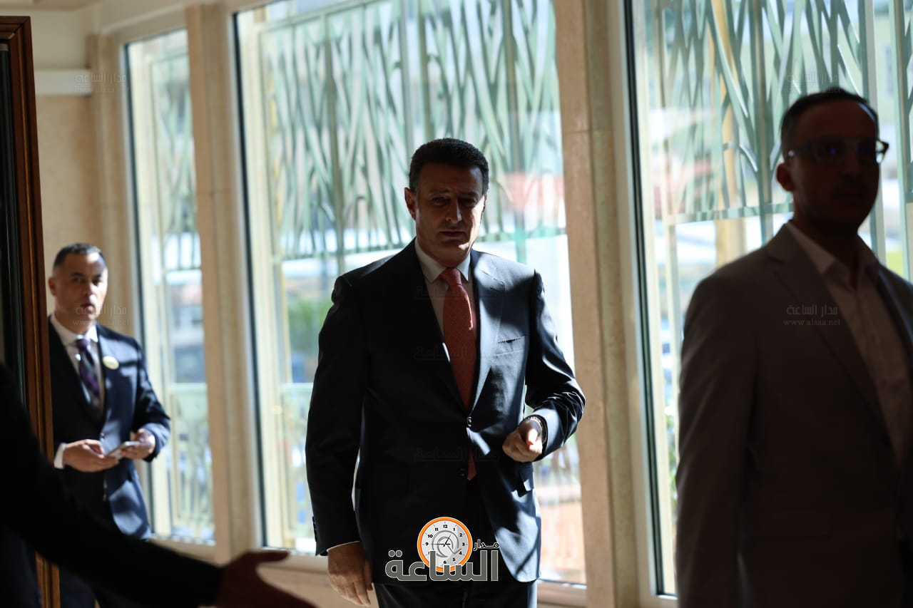 Madar Al-Saa Images 0.47358757302126386