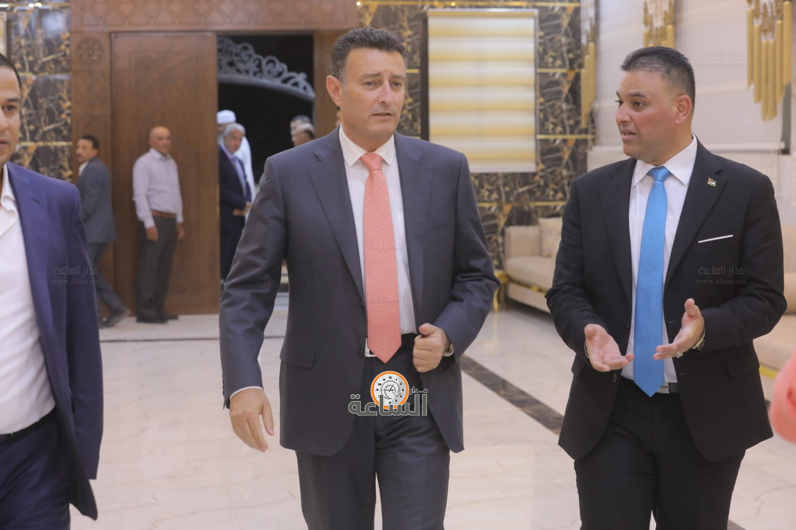 Madar Al-Saa Images 0.43758683712745394