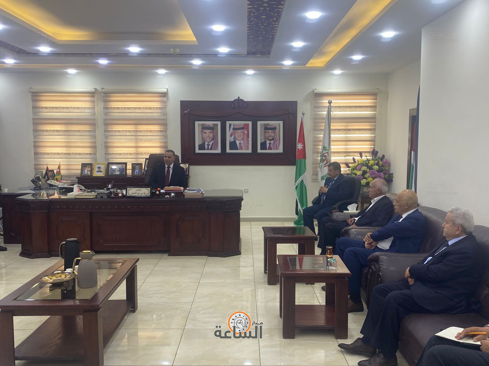 Madar Al-Saa Images 0.9416387924983848