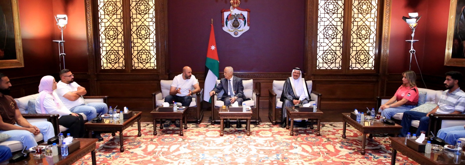 Madar Al-Saa Images 0.9573744240646332