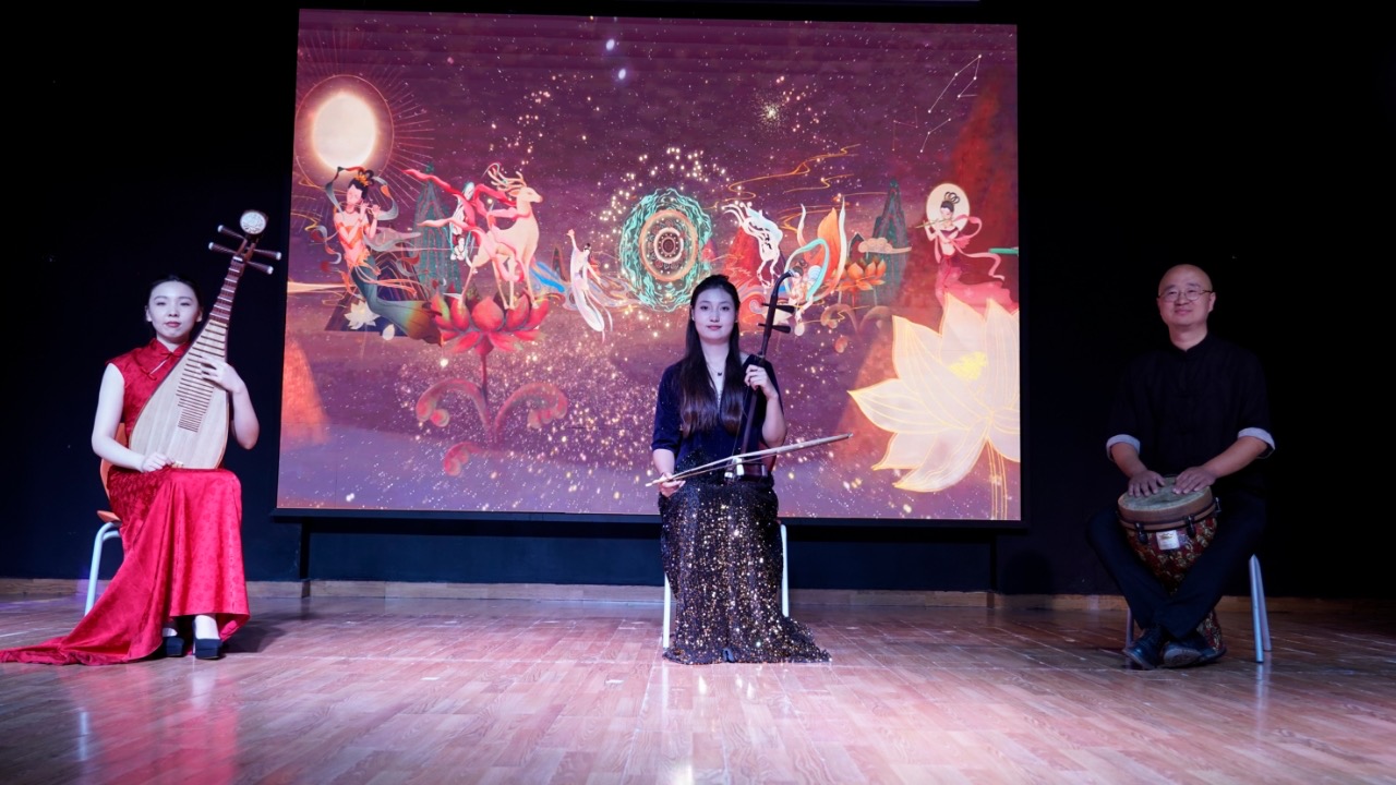 Madar Al-Saa Images 0.0019127086447048303