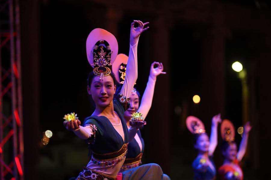 Madar Al-Saa Images 0.8230996035444741